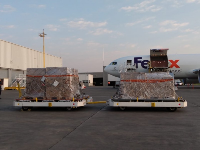 Arriba el segundo avión con ventiladores en EdoMex