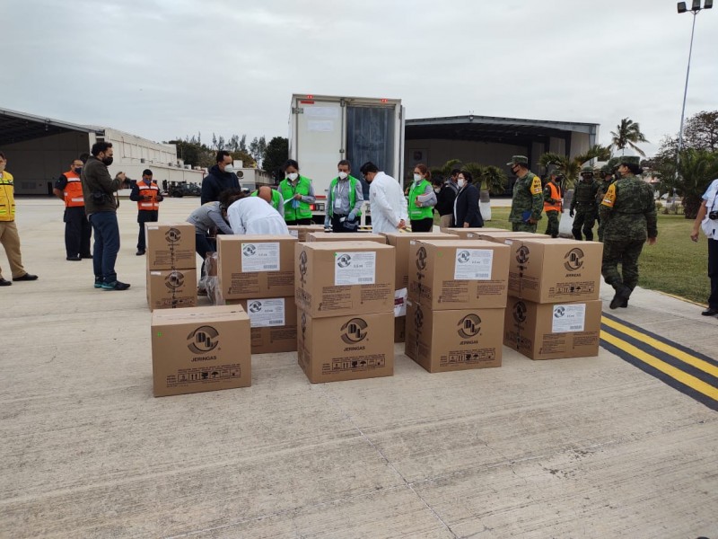 Arriba primer lote de vacunas contra Covid 19 a Veracruz