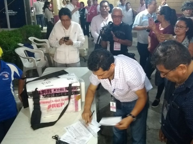 Arriba primer paquete electoral al INE en Tuxpan