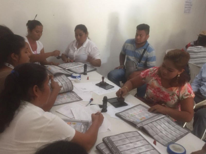 Arriban boletas electorales al Distrito 18 en Tehuantepec