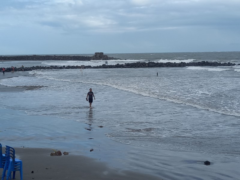 Arriban turistas a playas de Boca Del Río