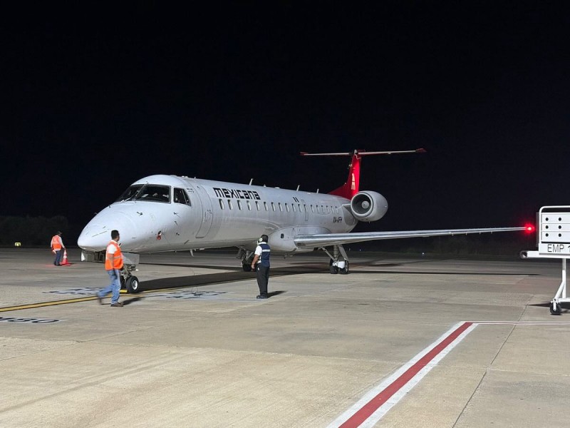 Arribó a Zihuatanejo primer vuelo de Mexicana de Aviación