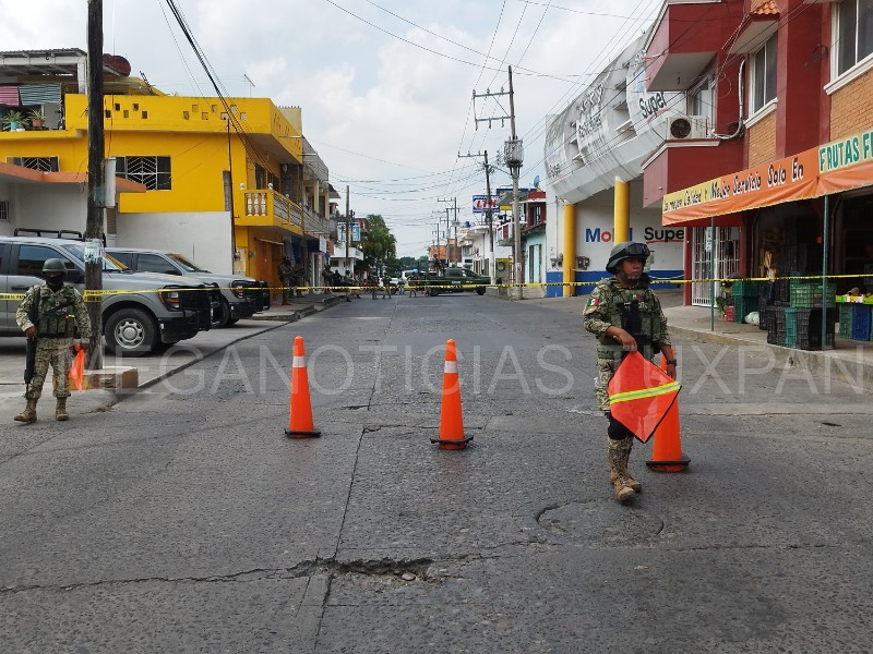 Arrojan granadas contra Refaccionaría en Tuxpan