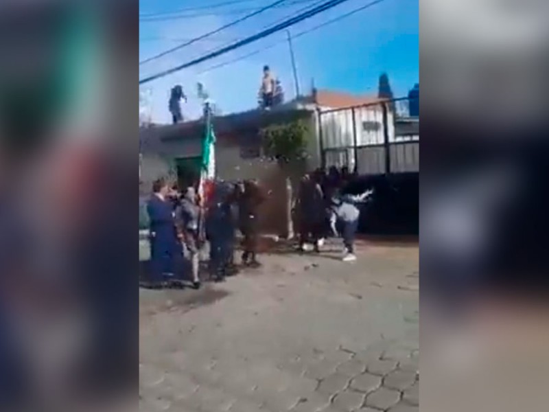 Arrojan huevos a alcaldesa durante desfile en Tlaxcala