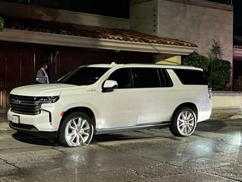 Arrojan ponchallantas a la camioneta del secretario de seguridad  de Culiacán