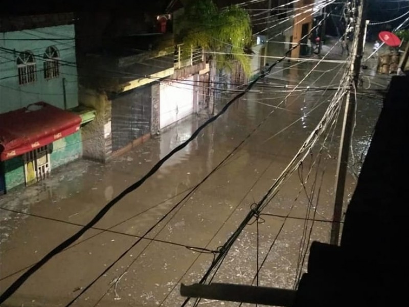 Arroyo Seco se desborda en colonias de Zapopan