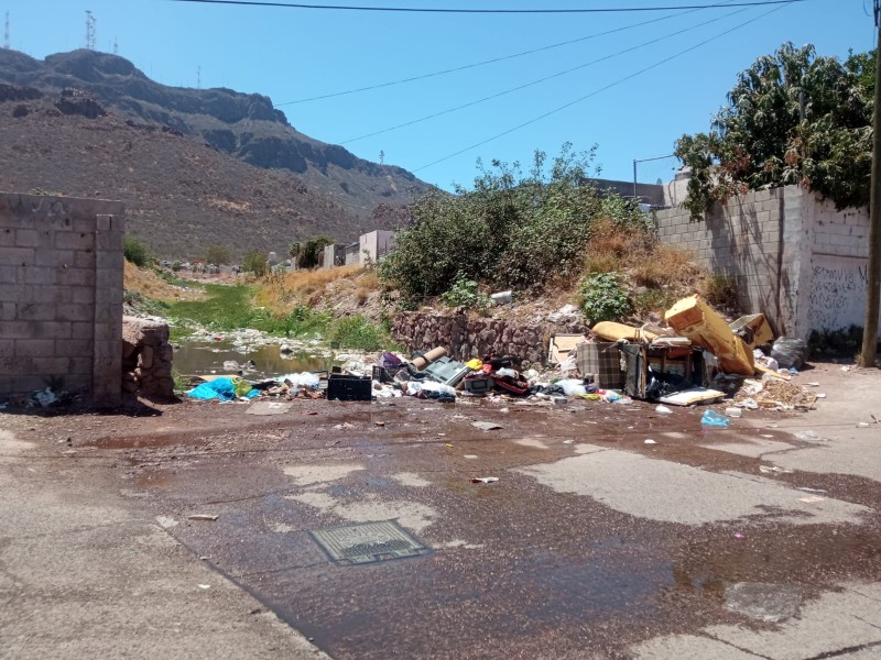 Arroyos llenos de basura al norte de Guaymas