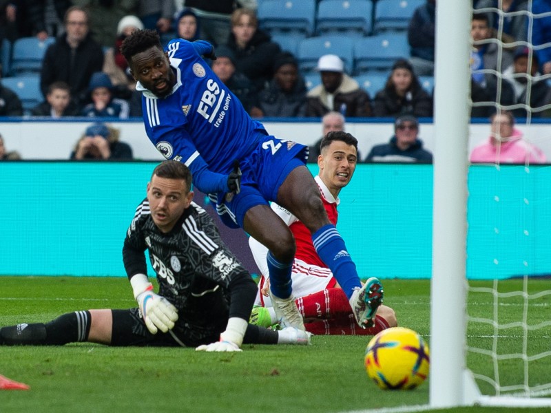 Arsenal mantiene el liderato venciendo 0-1 al Leicester