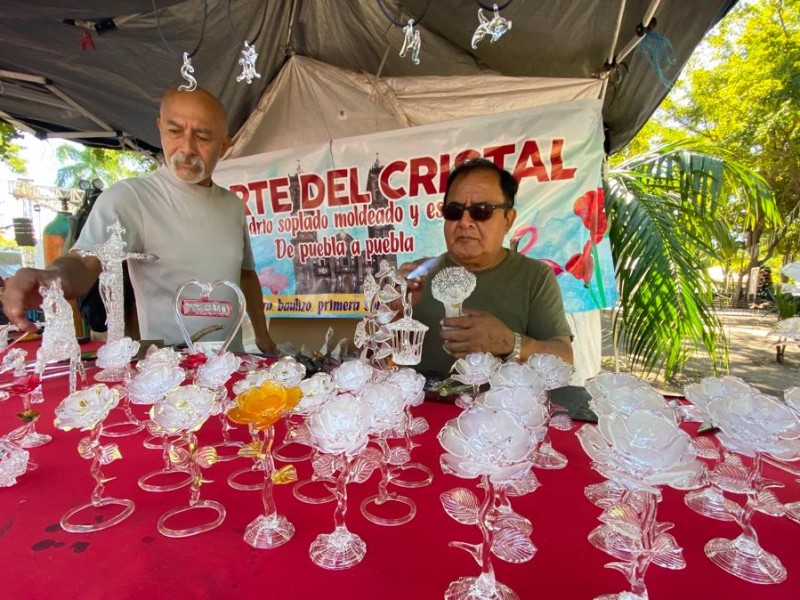 Arte en cristal, un legado que conservan los hermanos Flores