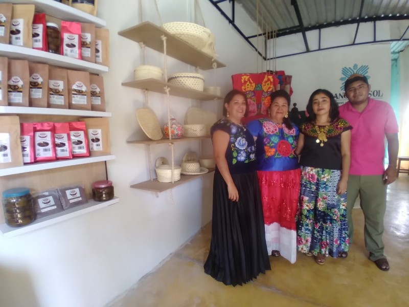 Artesanas zapotecas crean tienda colectiva