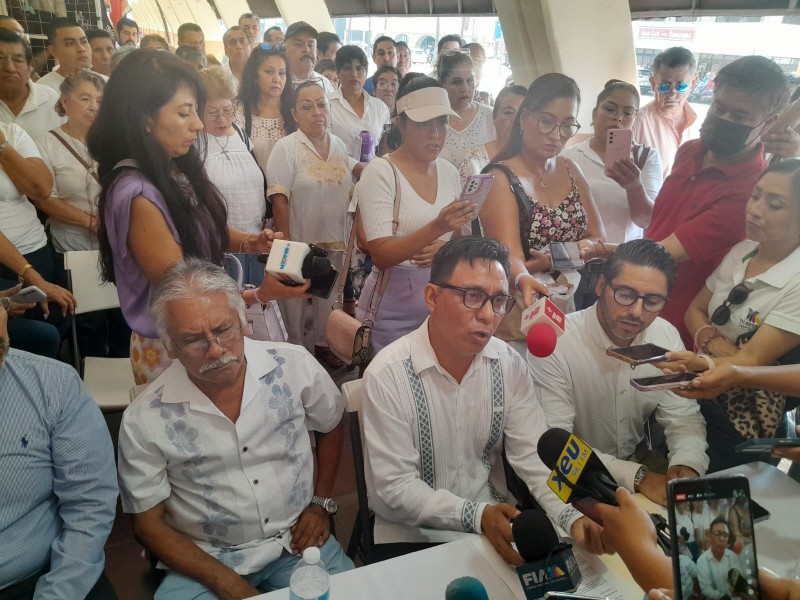 Artesanos a favor de reubicación por obra en el malecón