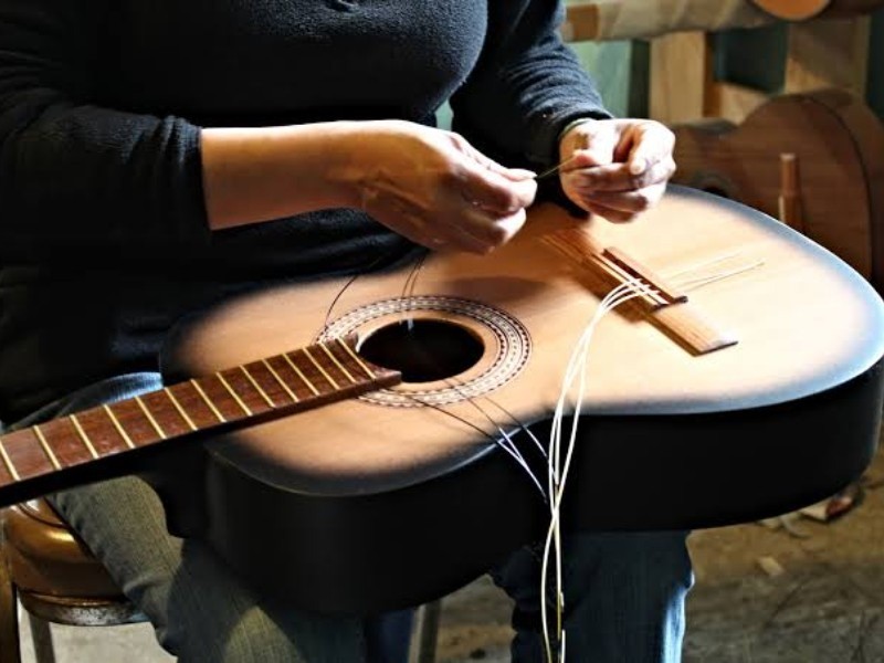 Artesanos de Paracho buscan que la guitarra sea instrumento oficial en escuelas