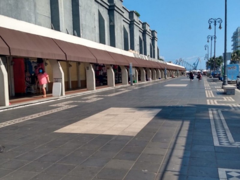 Artesanos del Malecón en espera de repunte en sus ventas