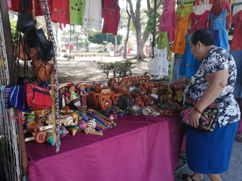Artesanos enfrentan crítica situación por bajas ventas