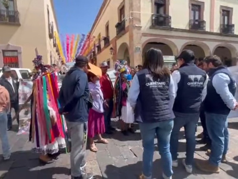 Artesanos se manifiestan en el centro y exigen trato digno Artesanos se manifiestan en el centro y exigen trato digno