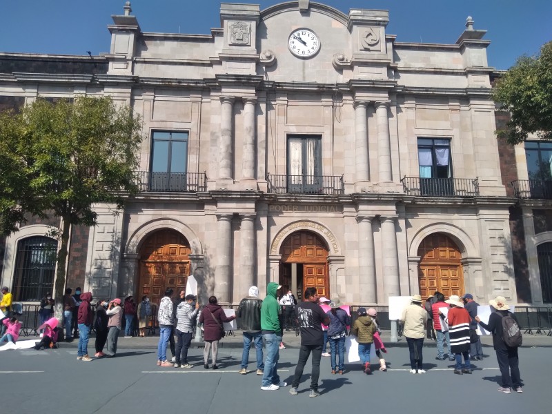 Artesanos se manifiestan frente al PJEM