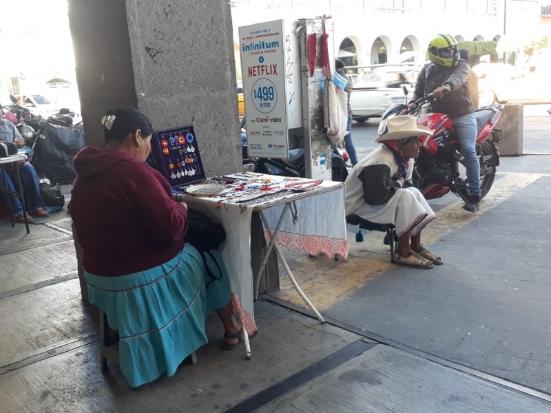 Artesanos Wixárika afectados por estacionamiento en catedral