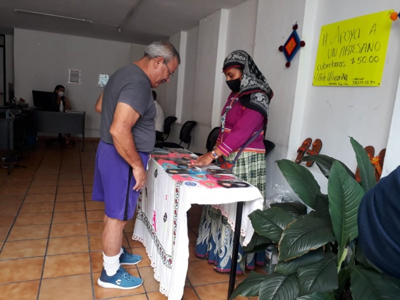 Artesanos Wixárika continúan luchando contra crisis económica por COVID-19