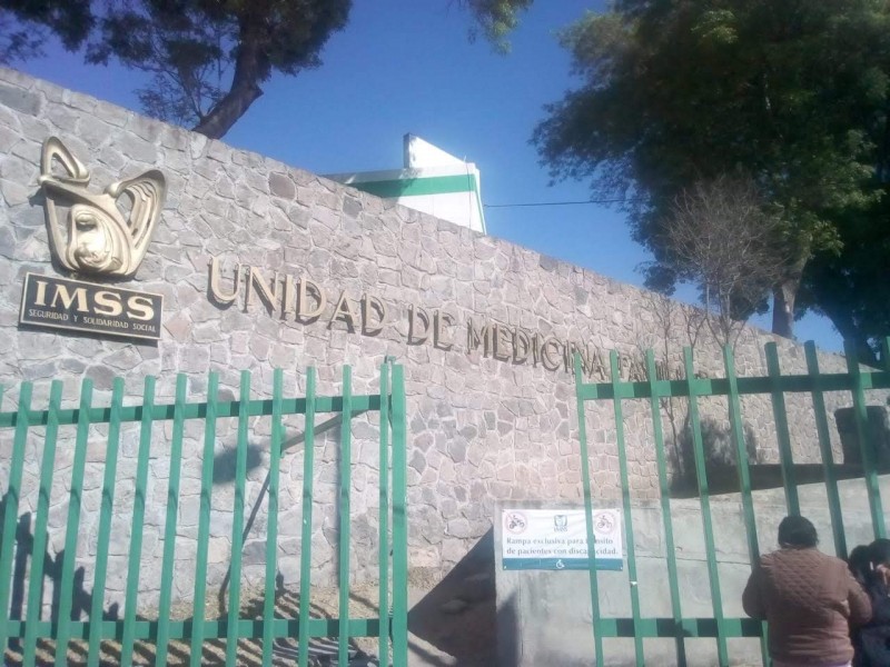 Asaltan a empleados dentro de clínica del IMSS en Texmelucan