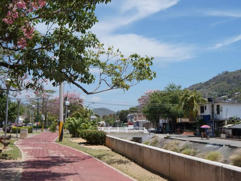 Asaltan a joven en parque Lineal