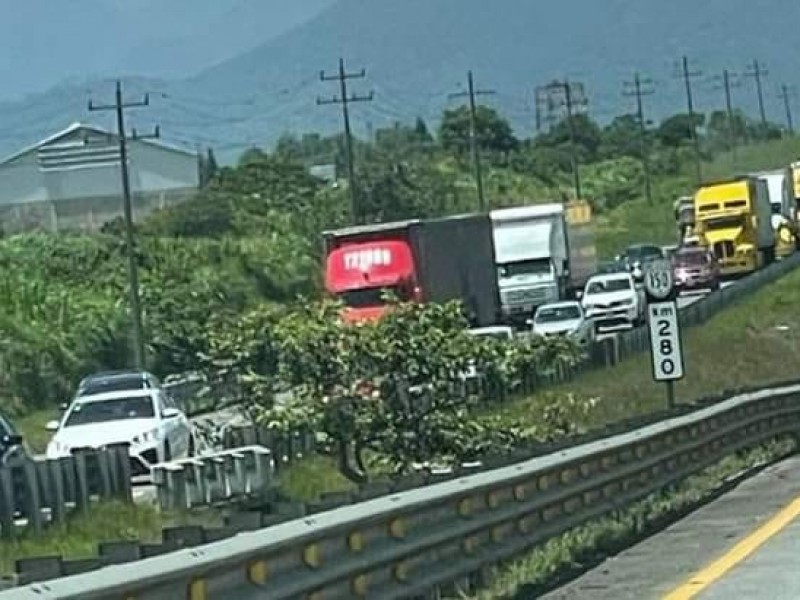 Asaltan a transportistas en la autopista Puebla-Orizaba