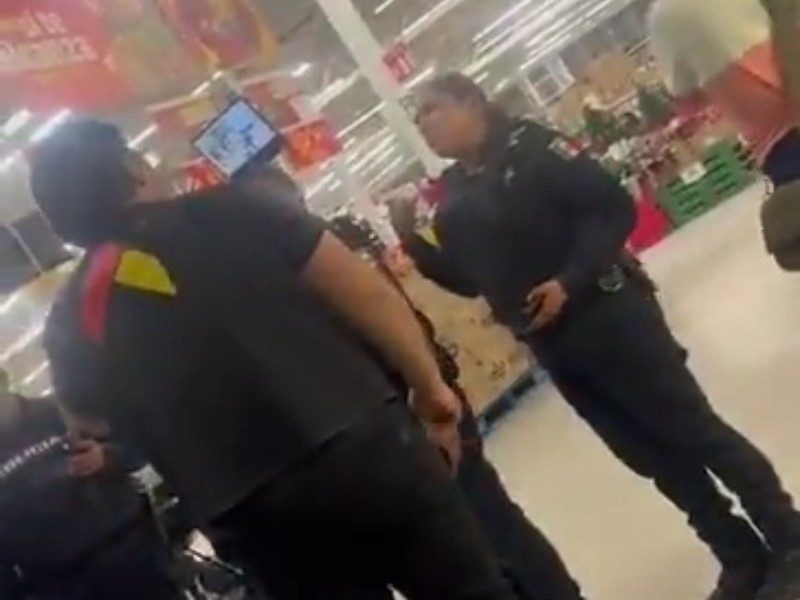 Asaltan comercio en Chapulco, amagan a clientes y se llevan celulares