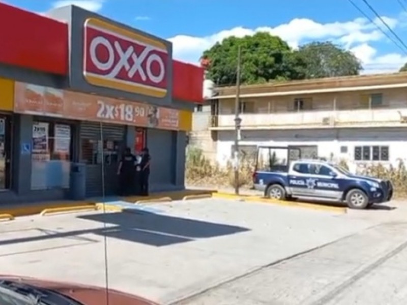 Asaltan Oxxo de la colonia Benito Juárez en Tehuantepec