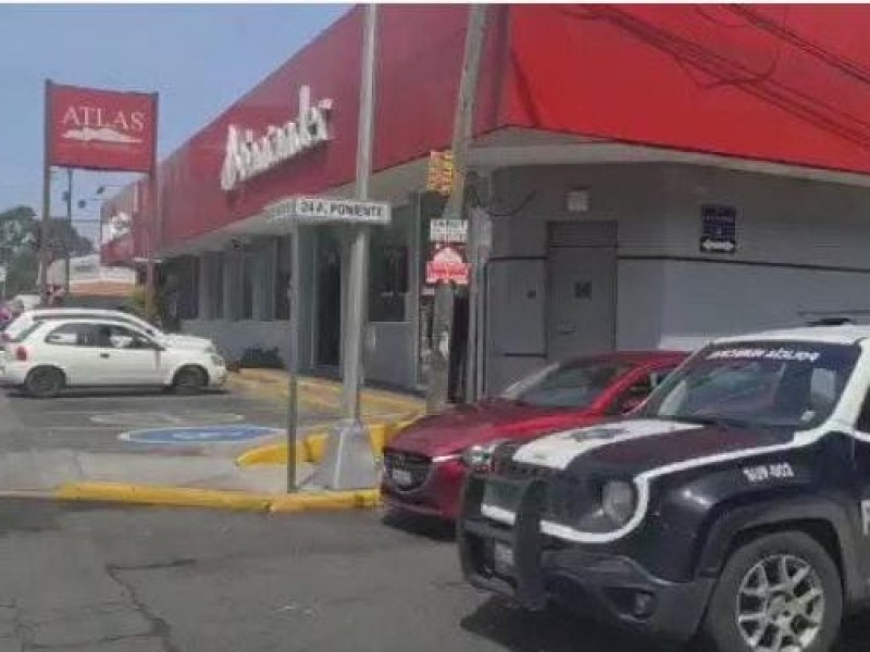 Asaltan sucursal de banco en Plaza San Pedro