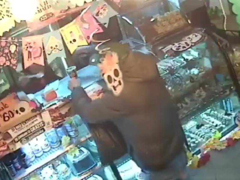 Asaltante armado roba dinero y celulares de pastelería en San Martín Texmelucan