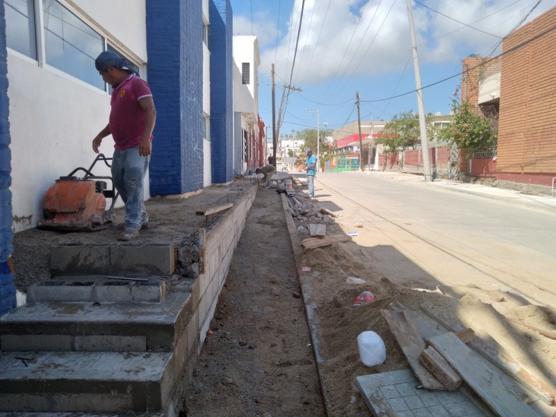 Asegura administración municipal se entregará pavimentación de calle Doblado