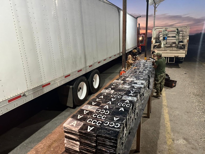 Asegura cargamento de 1 tonelada y 300 kilos de cocaína en SLRC
