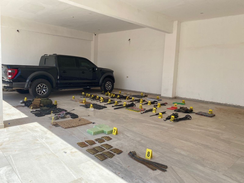 Asegura Ejército Mexicano arsenal y un vehículo blindado en Caborca, Sonora