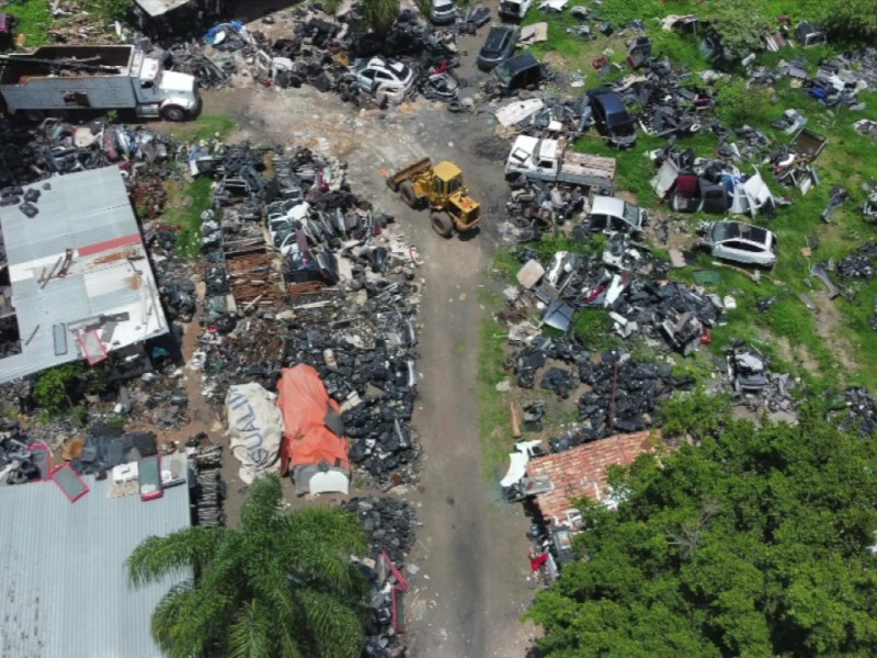 Asegura Fiscalía predio donde desmantelaban autos en Tepic