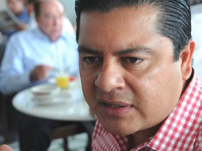 Asegura Marlon que no hay linea en elección