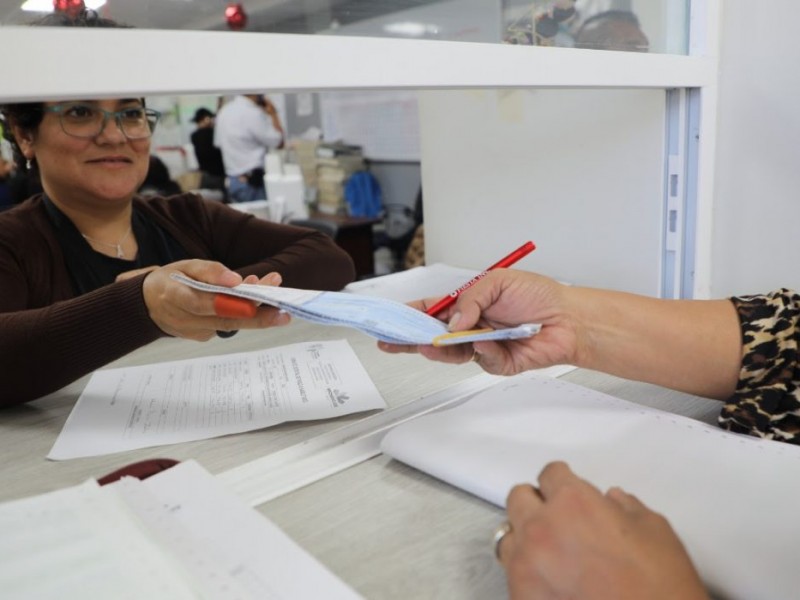 Asegura SEE: pagó a docentes quincena y bono