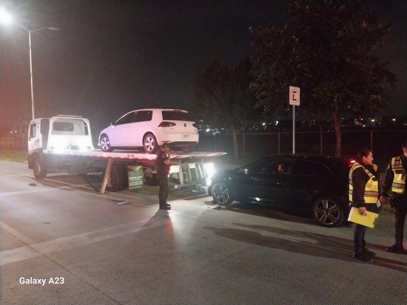 Aseguran 15 vehículos por arrancones en inmediaciones del Estadio Akron