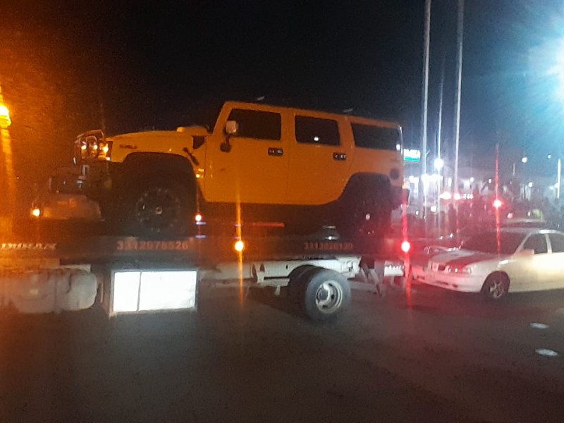 Aseguran 15 vehículos que jugaban arrancones en Tonalá