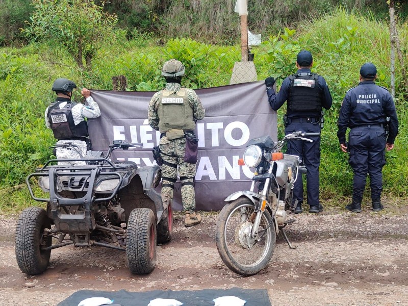 Aseguran 2 vehículos y metanfetamina en Uruapan