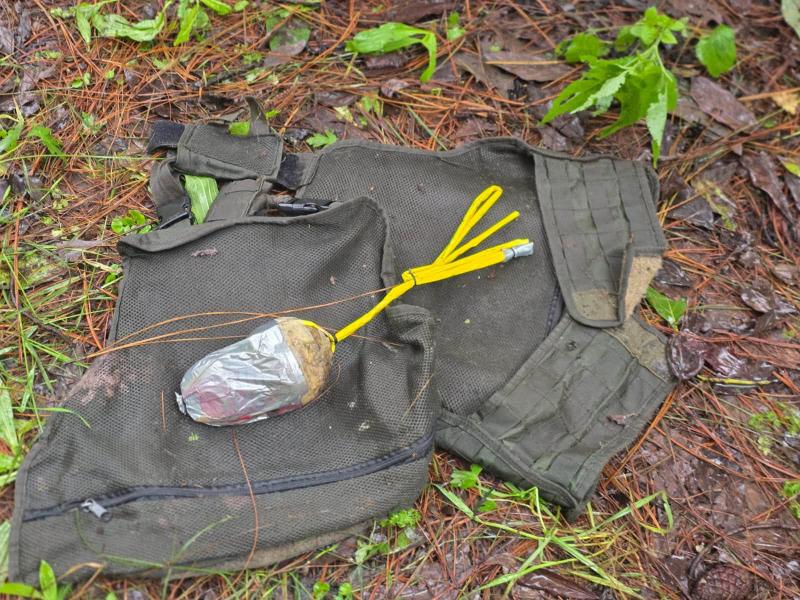 Aseguran 28 explosivos artesanales en dos campamentos en Cotija