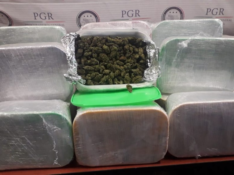 Aseguran 77 kilos de droga en paquetería