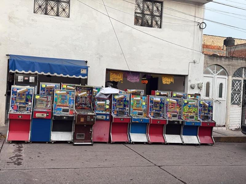 Aseguran 97 máquinas tragamonedas y droga tras seis cateos en La Piedad