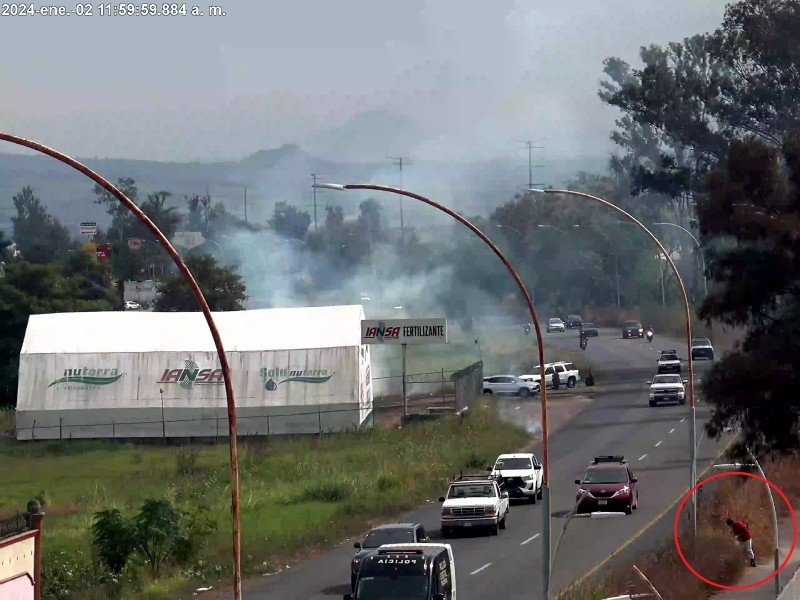 Aseguran a hombre que provocó incendio en libramiento de Tepic