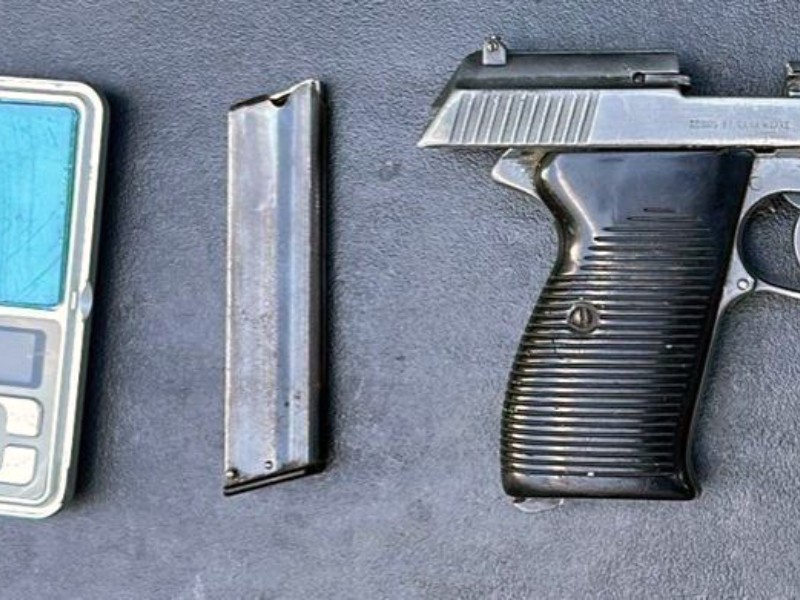 Aseguran a tres personas, droga y arma de fuego en cateo