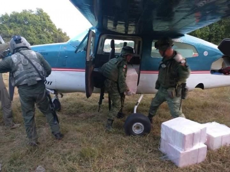 Aseguran aeronave con 400 kilogramos de estupefacientes en Chahuites