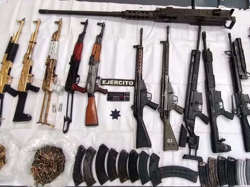 Aseguran ametralladoras y fusiles en Huetamo