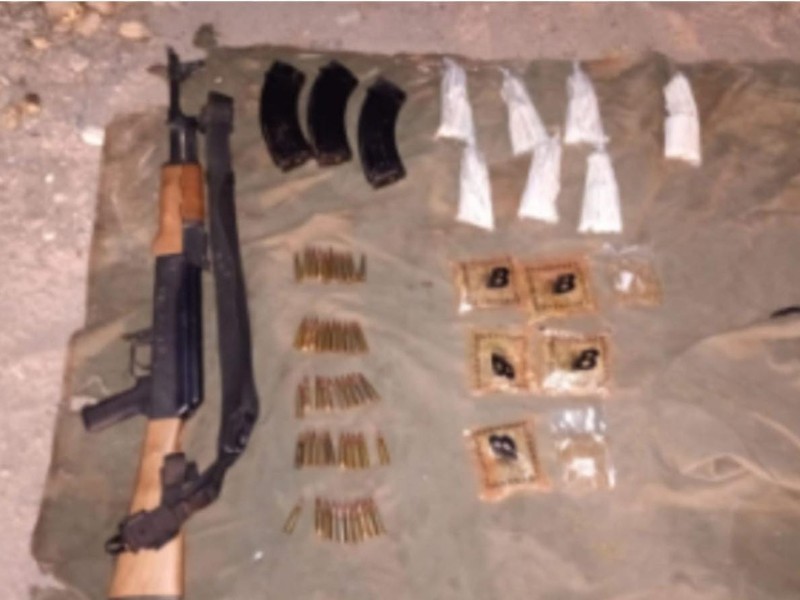 Aseguran arma y presunta droga en Rosario