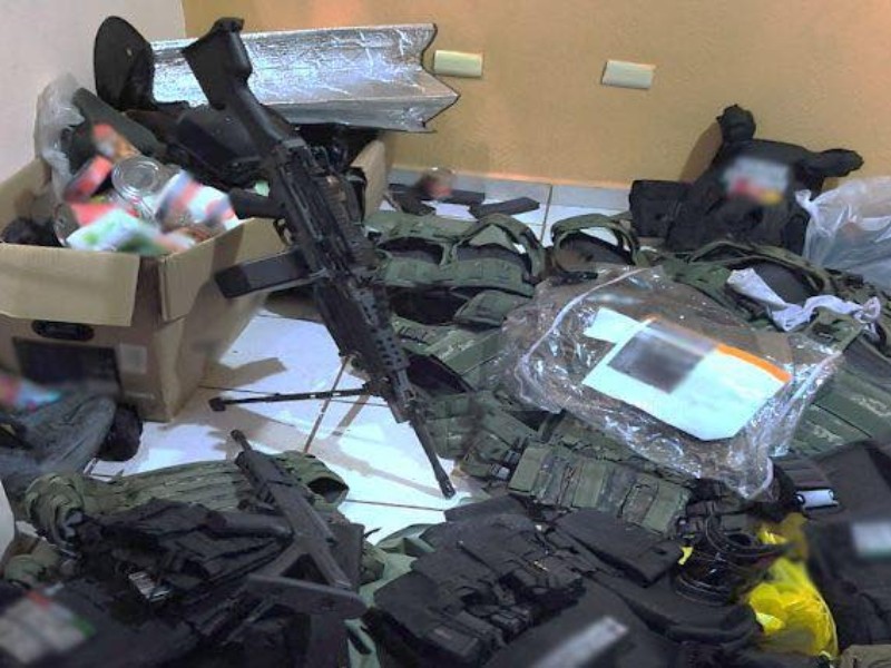 Aseguran armas largas y equipo táctico en tras enfrentamiento en Cedros