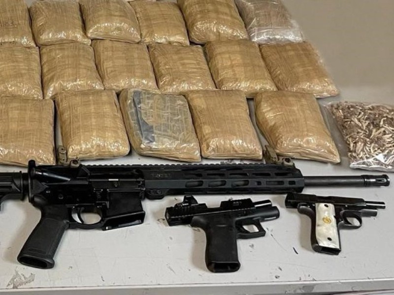 Aseguran armas y hongos en Phoenix, Arizona