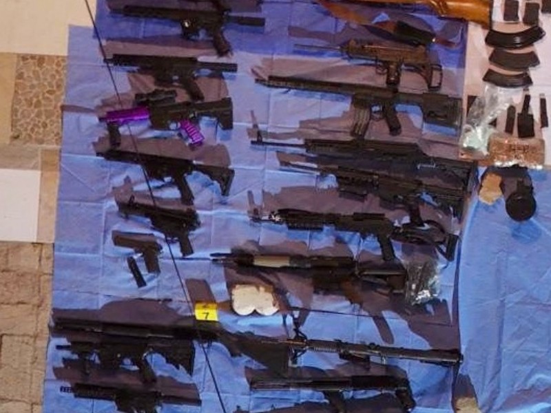 Aseguran arsenal, drogas y autos robados durante cateo en SLRC