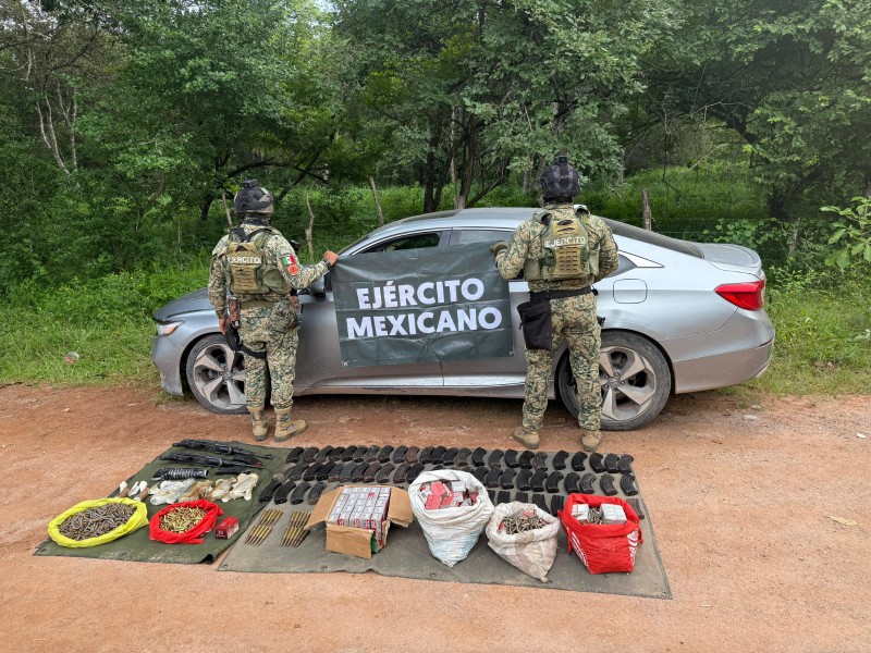 Aseguran arsenal y explosivos en comunidad serrana de Acaponeta